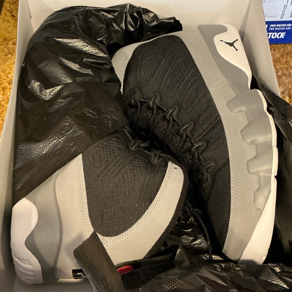Air Jordan 9 Retro 'Particle Grey'